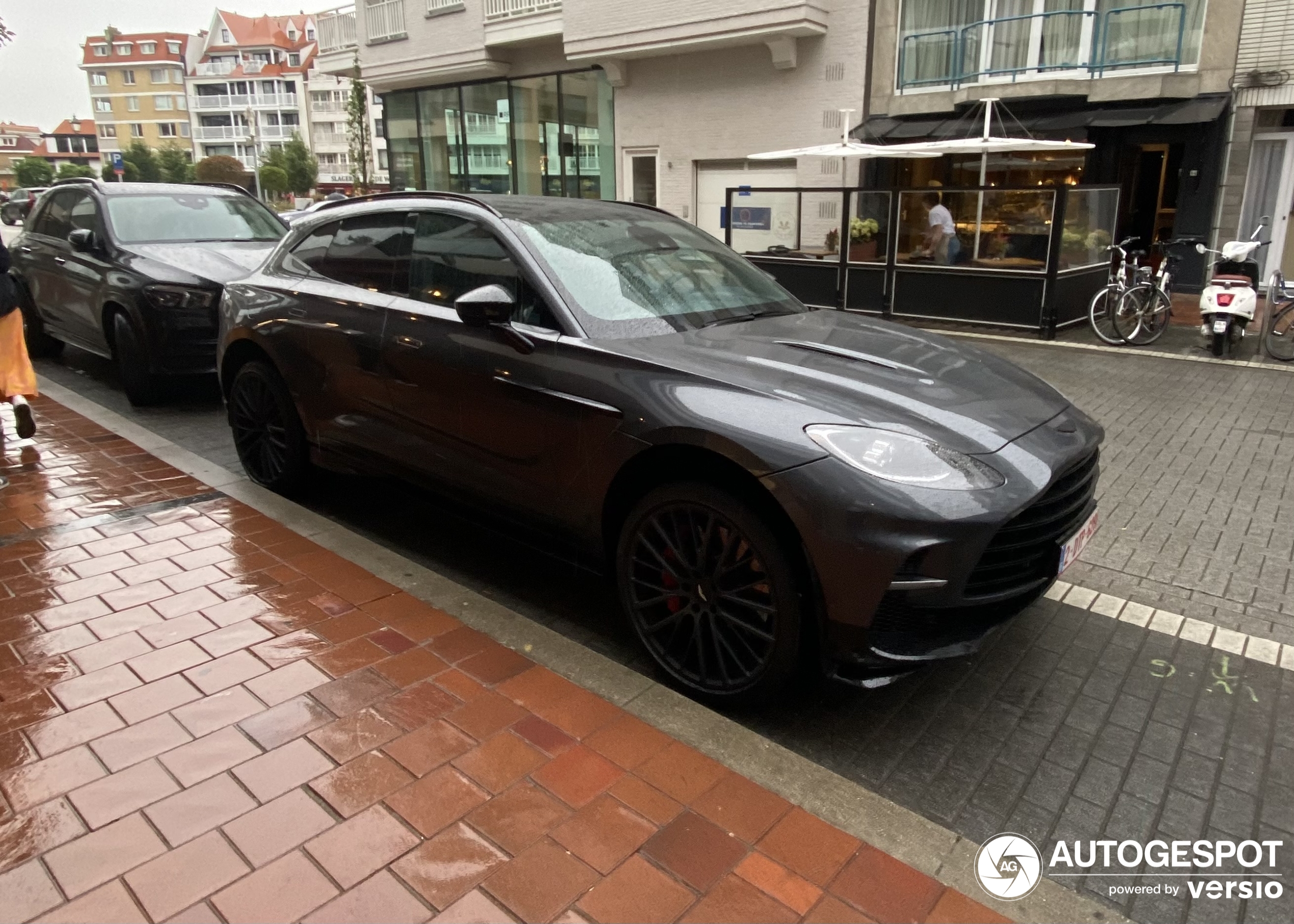 Aston Martin DBX707