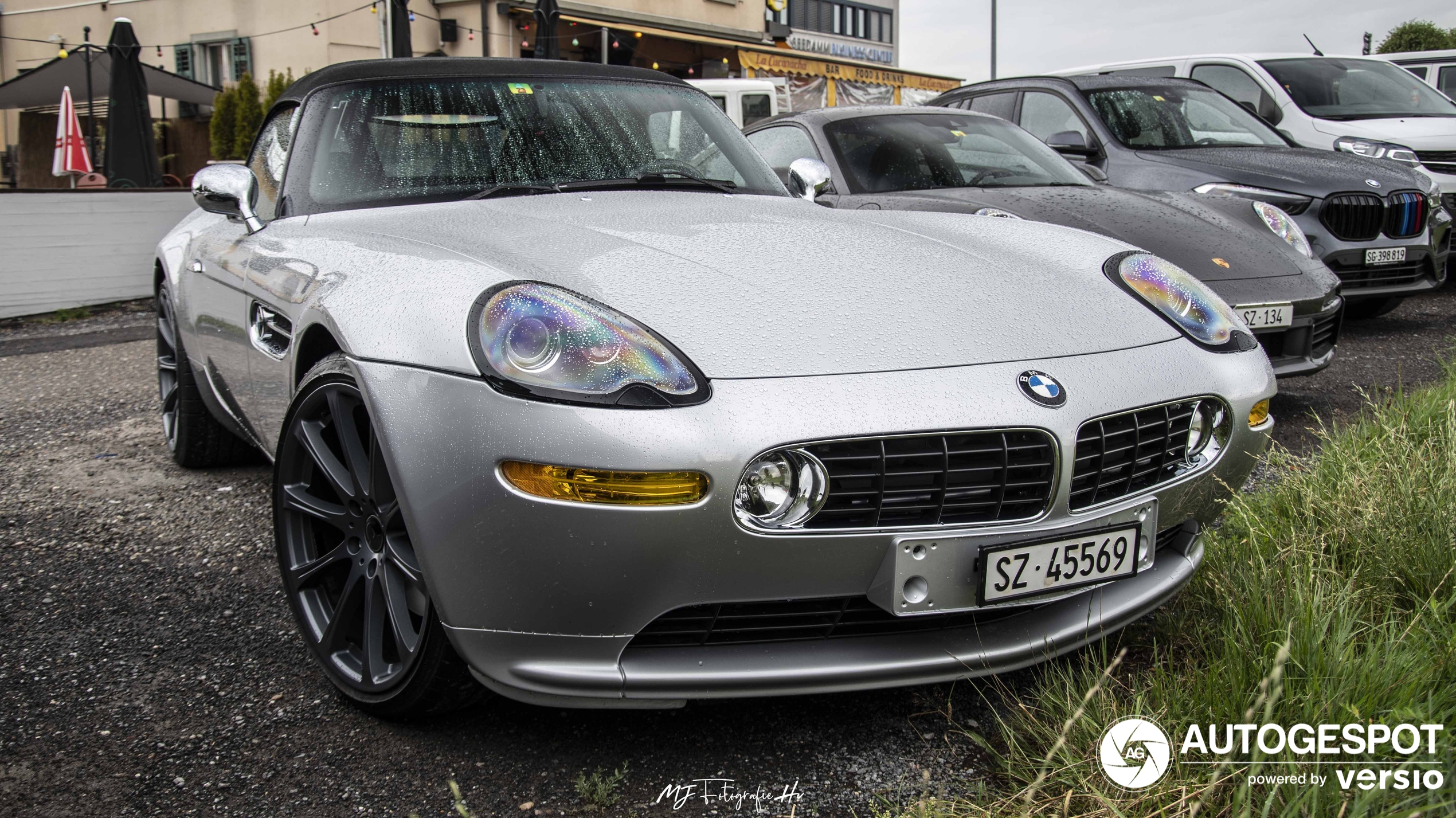 予約]MINI GT 1/64 (ダイキャスト製) BMW Z8 シルバー(左
