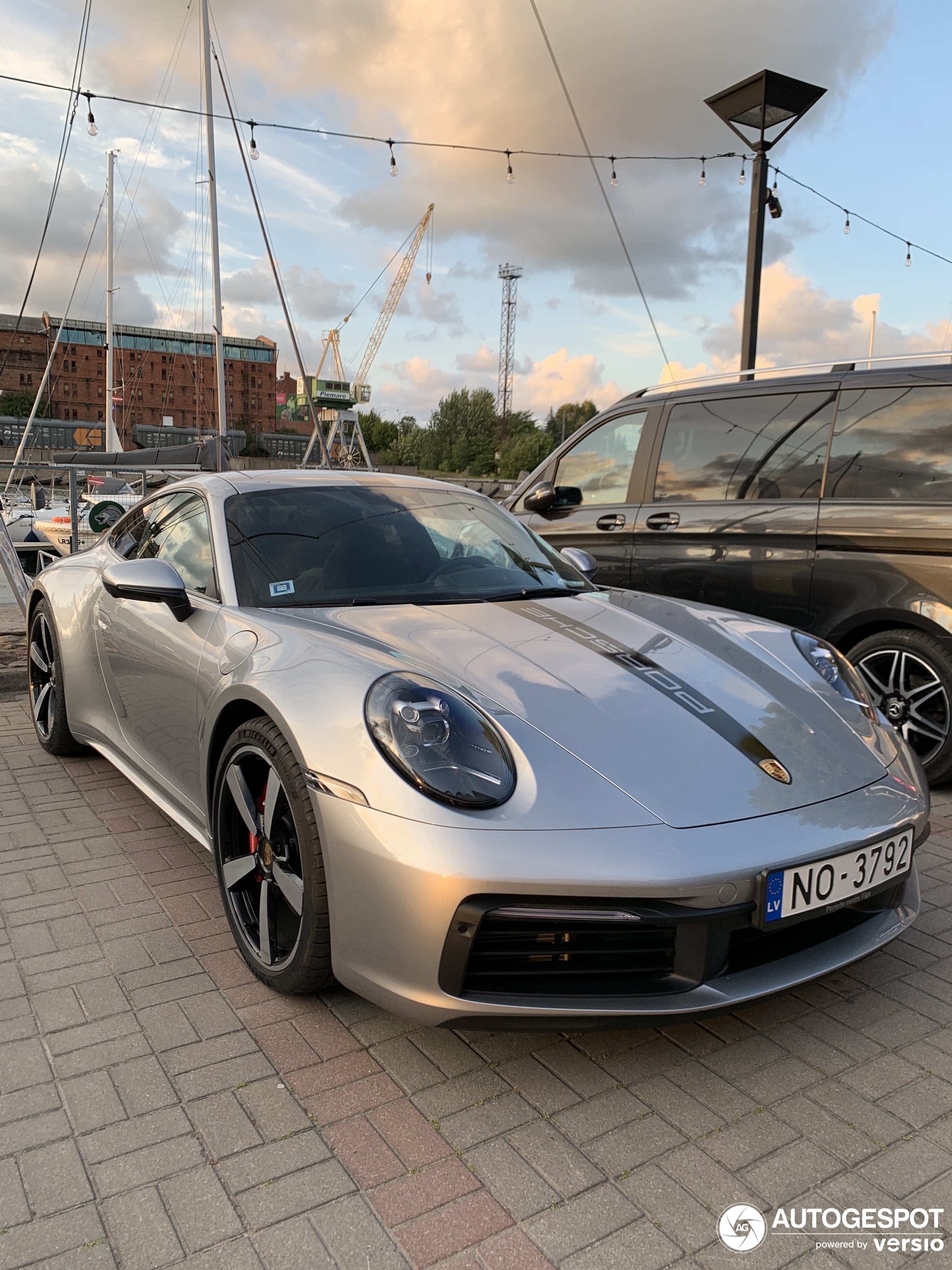 Porsche 992 Carrera 4S