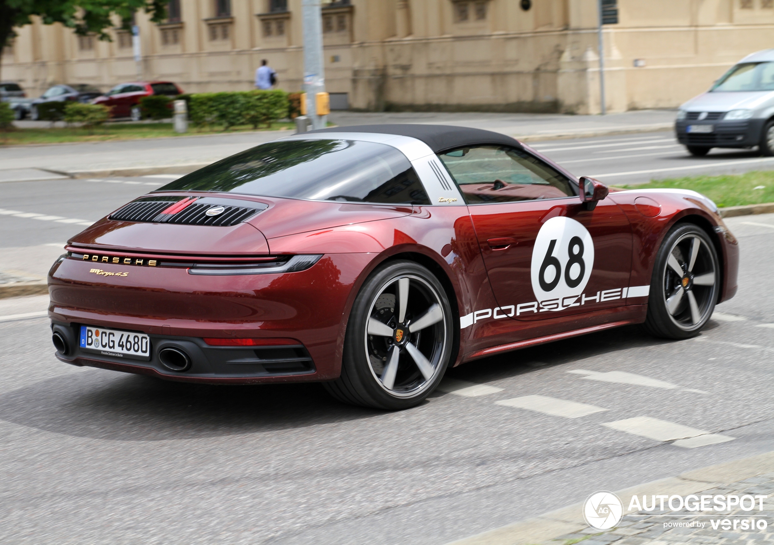 Porsche 992 Targa 4S Heritage Design Edition