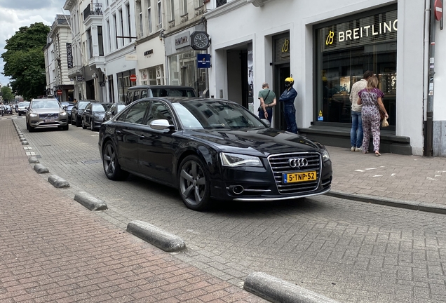 Audi S8 D4