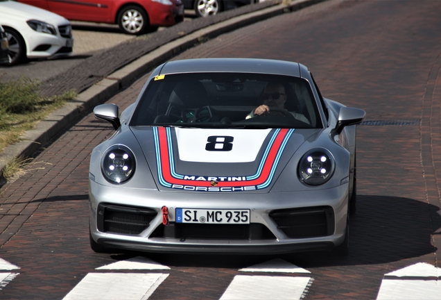 Porsche 992 Carrera 4 GTS