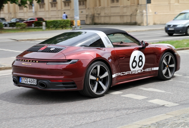 Porsche 992 Targa 4S Heritage Design Edition