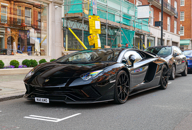 Lamborghini Aventador S LP740-4