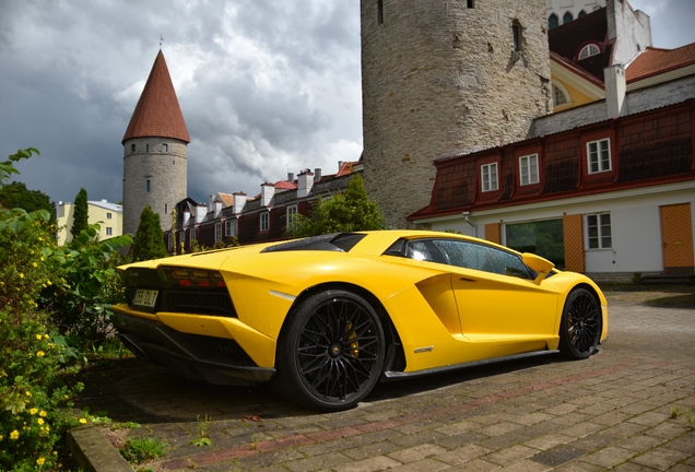 Lamborghini Aventador S LP740-4