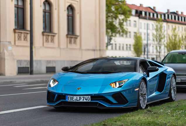 Lamborghini Aventador S LP740-4 Roadster