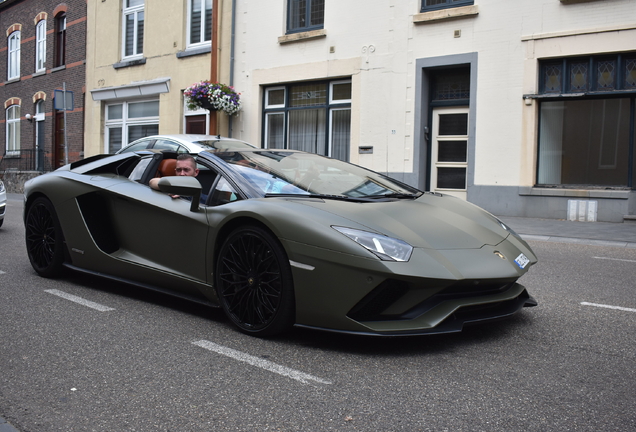 Lamborghini Aventador S LP740-4 Roadster