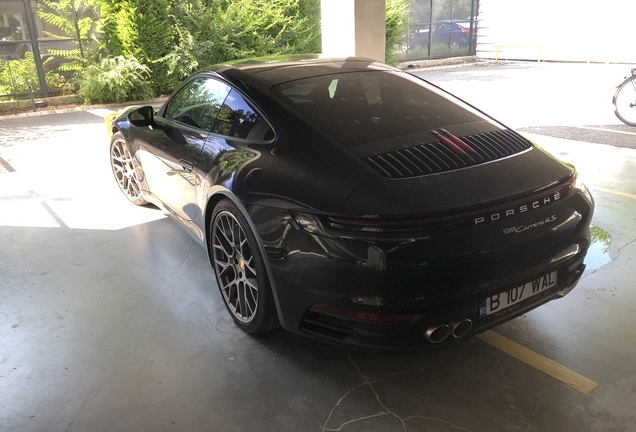 Porsche 992 Carrera 4S