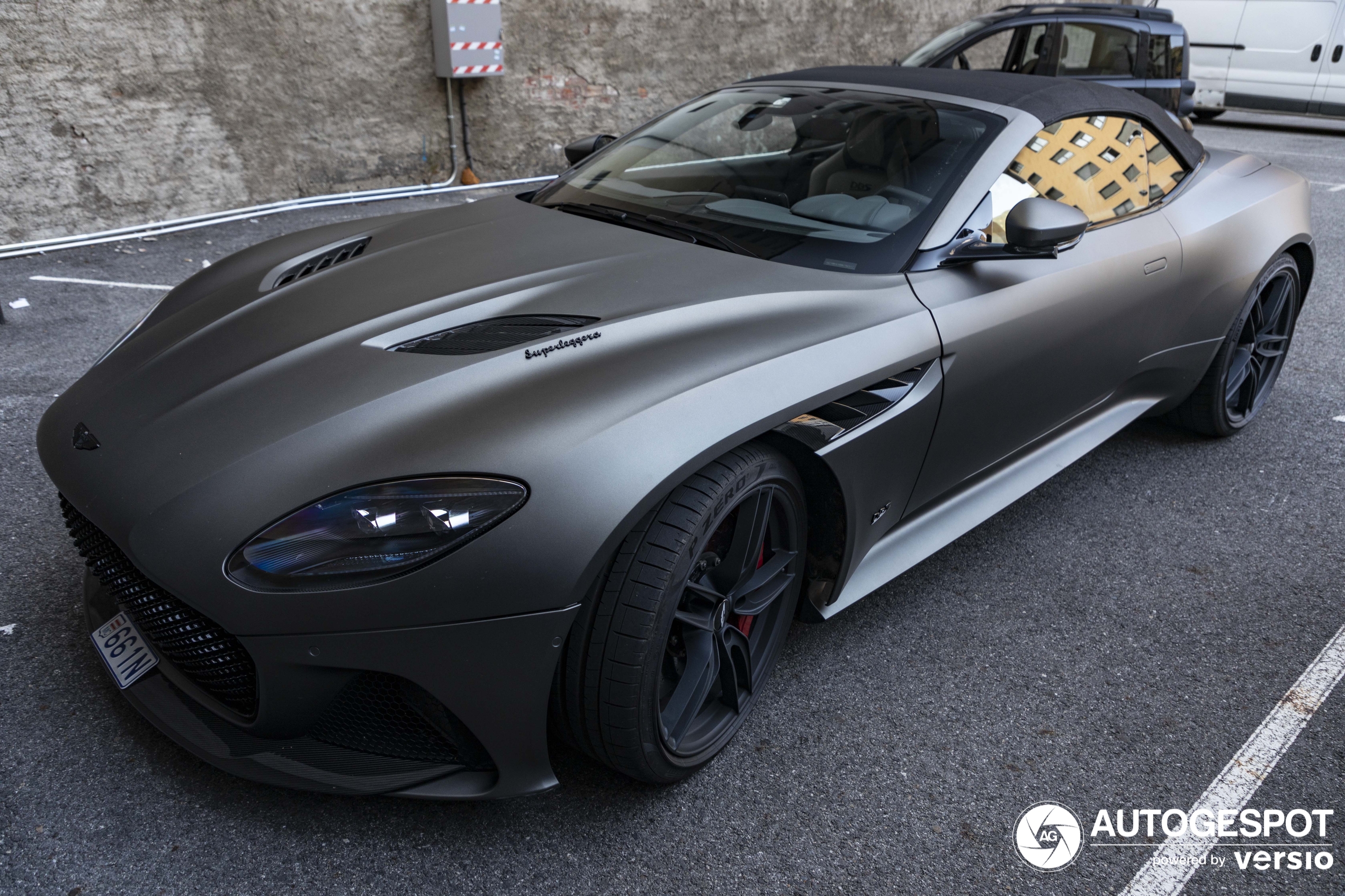 Aston Martin DBS Superleggera Volante