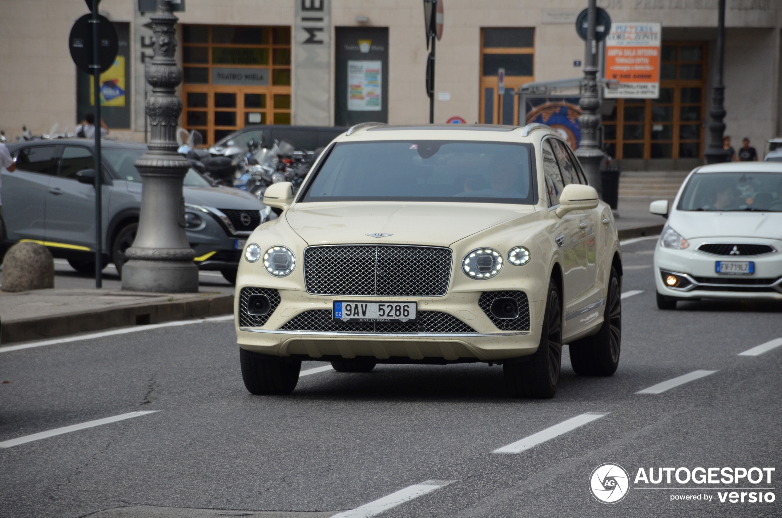 Bentley Bentayga Azure