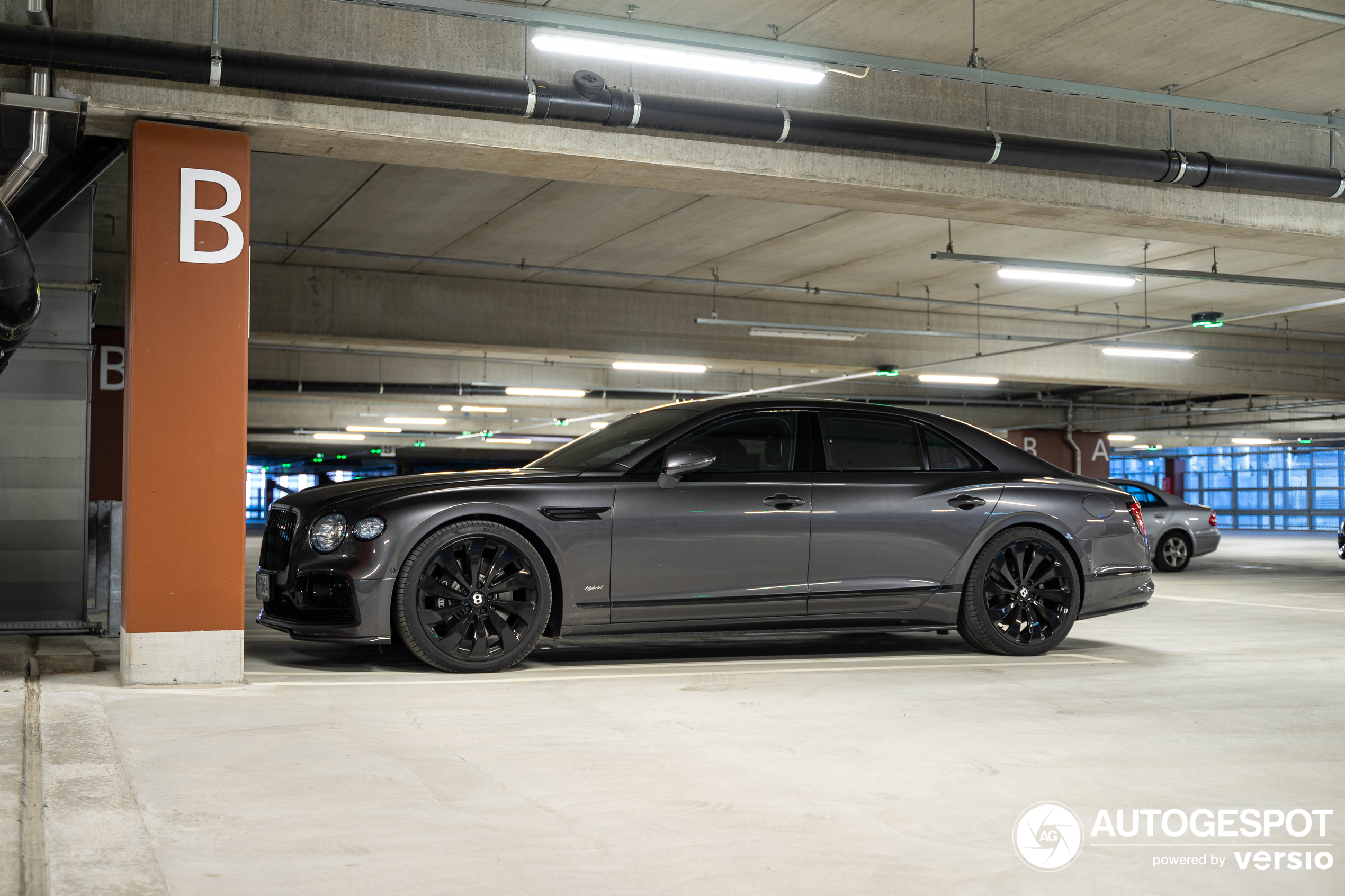 Bentley Flying Spur Hybrid