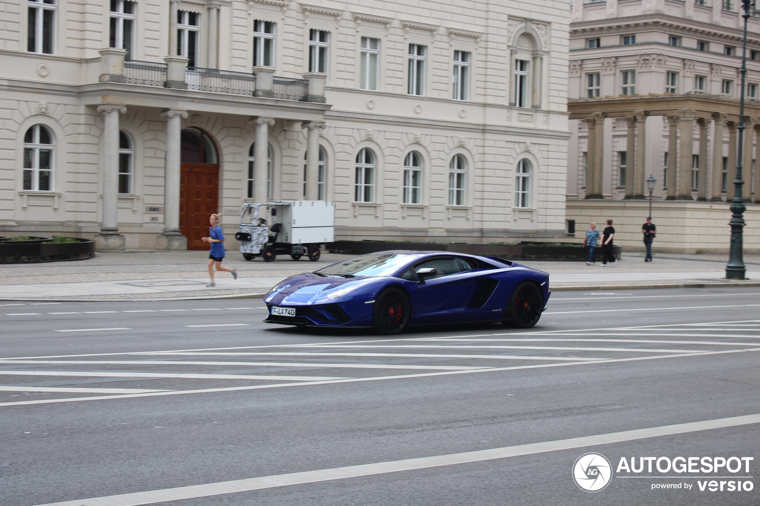 Lamborghini Aventador S LP740-4