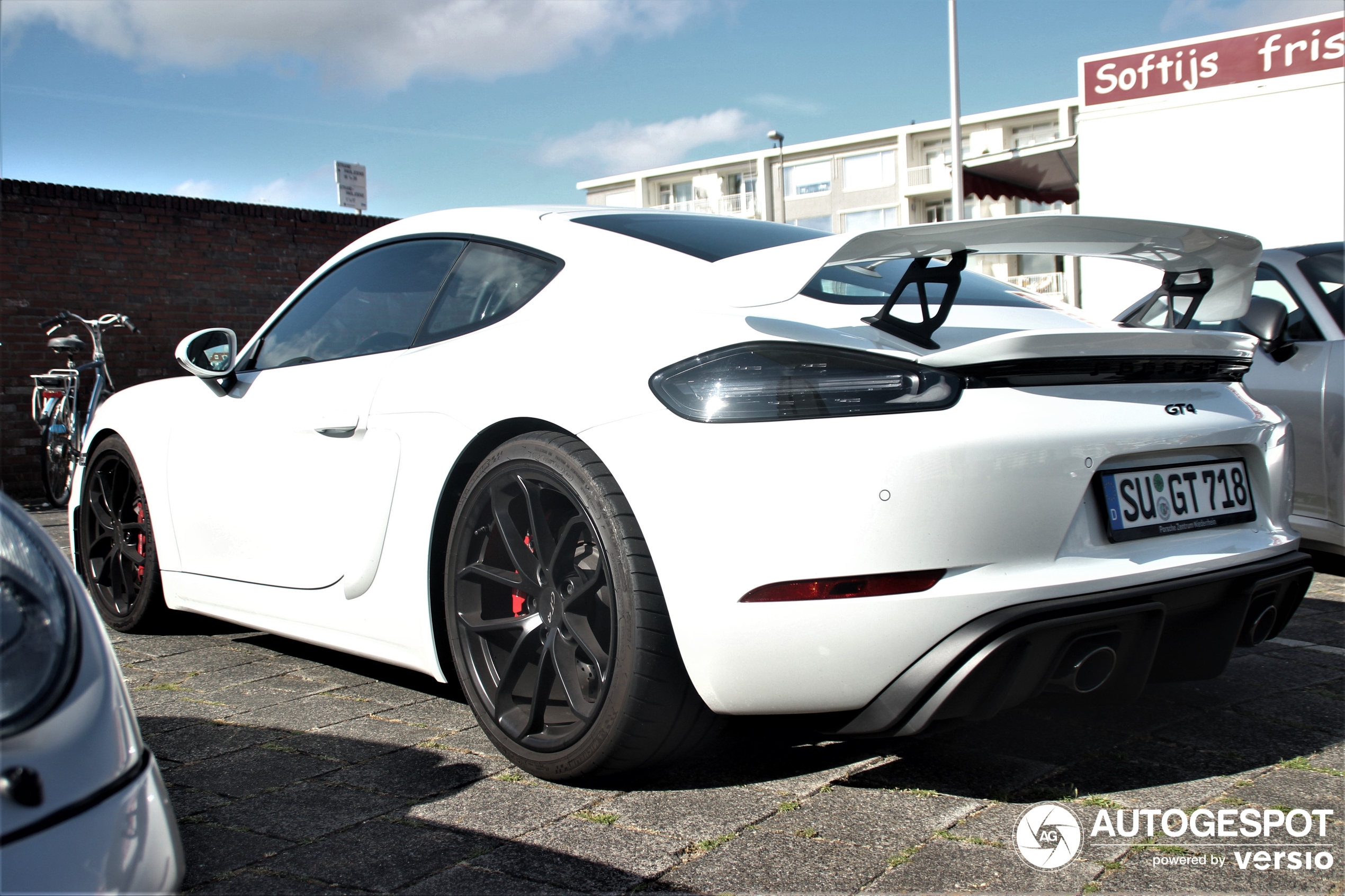 Porsche 718 Cayman GT4