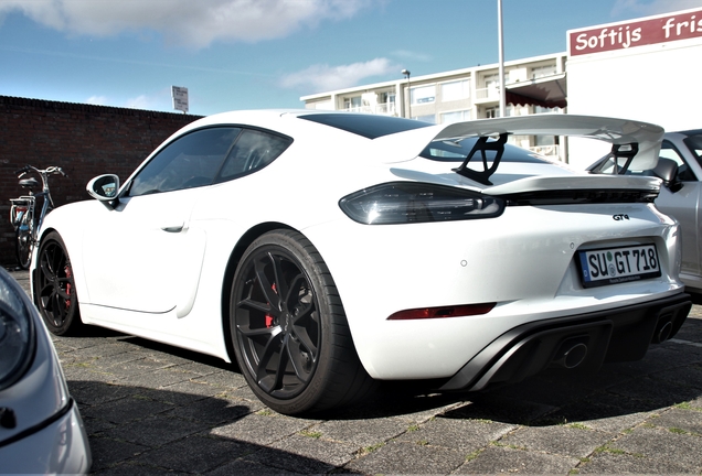 Porsche 718 Cayman GT4