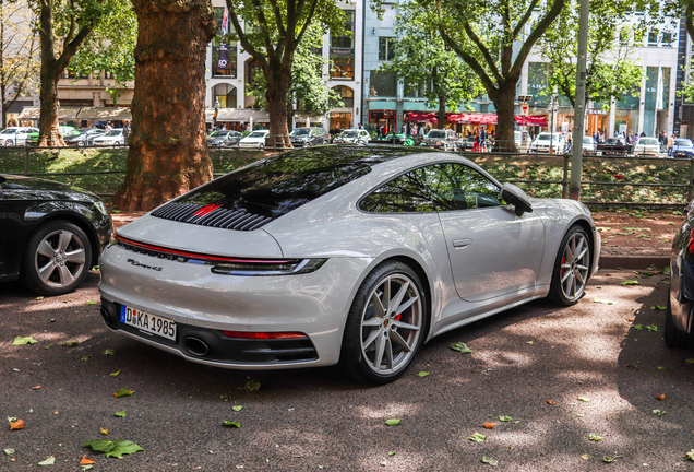 Porsche 992 Carrera 4S