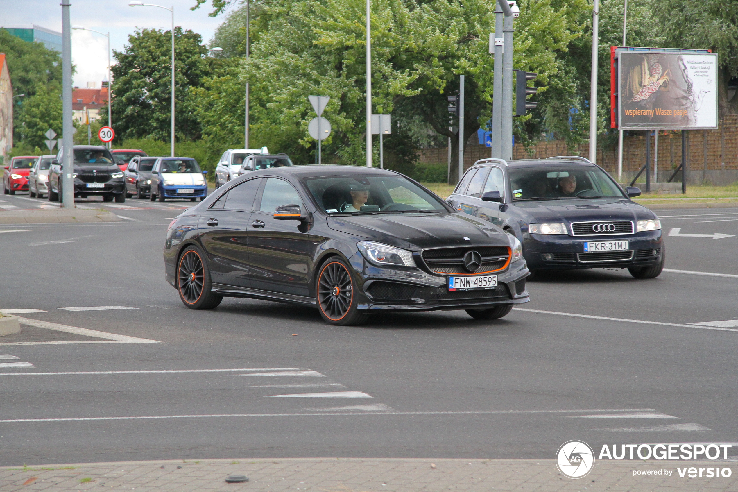 Mercedes-Benz CLA 45 AMG OrangeArt Edition C117