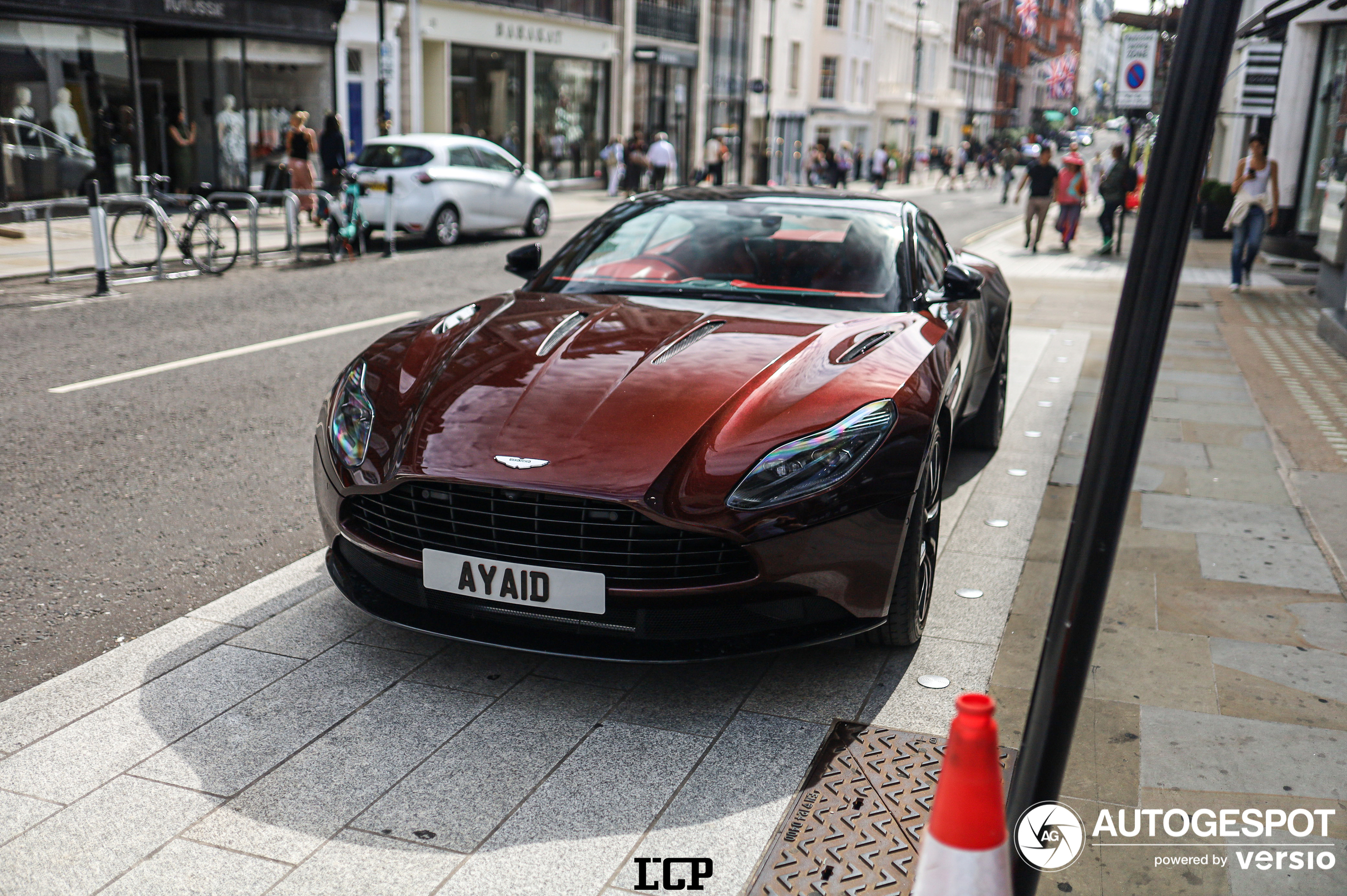 Aston Martin DB11