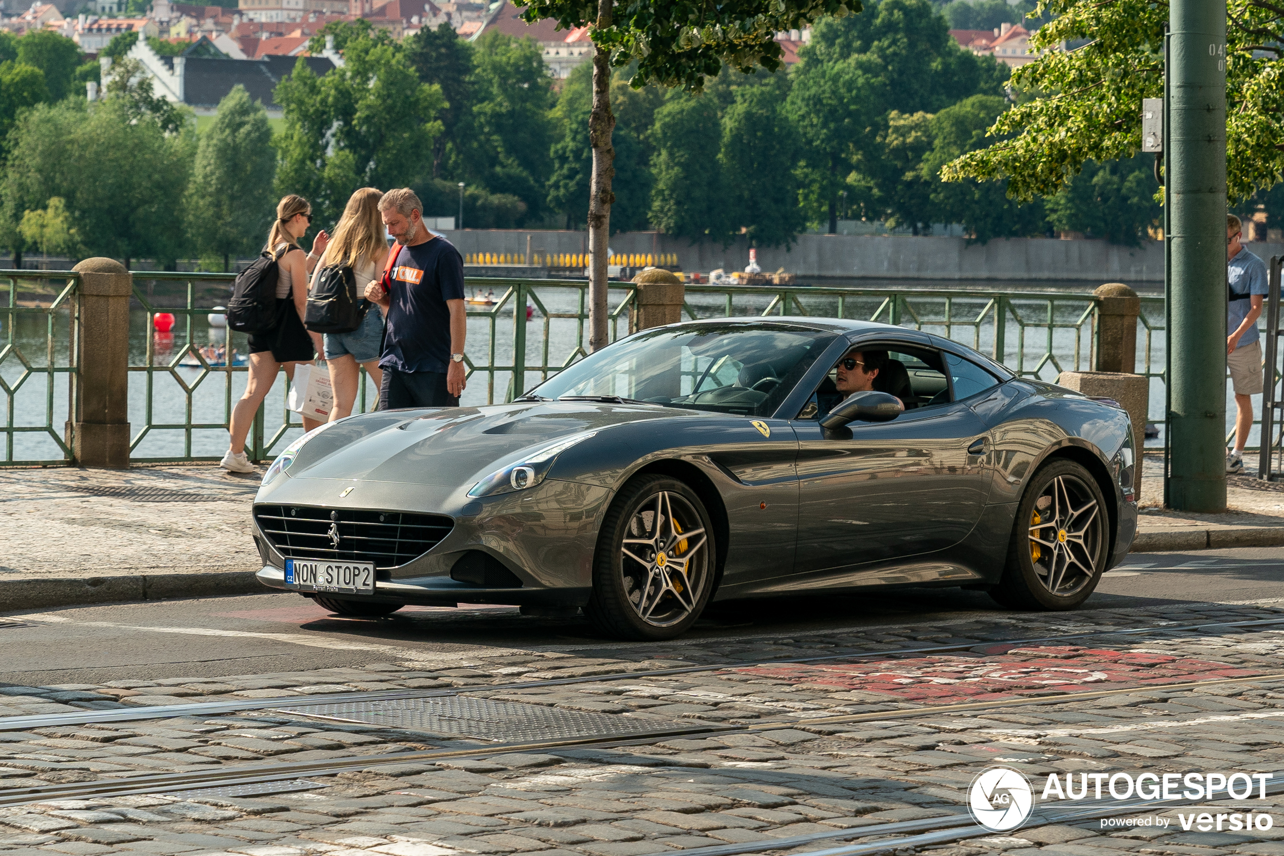 Ferrari California T