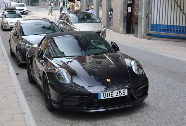 Porsche 992 Carrera 4 GTS Cabriolet