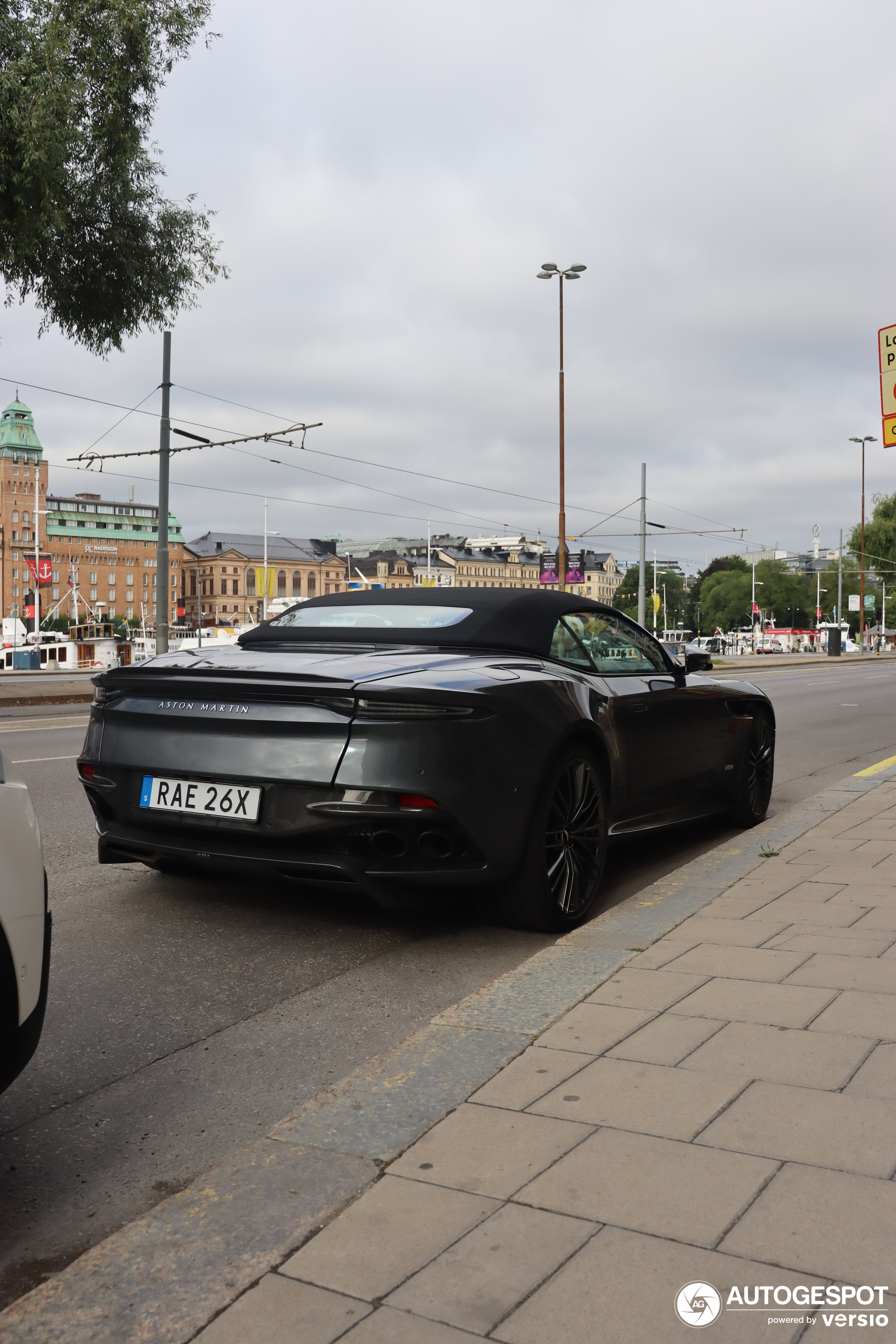 Aston Martin DBS Superleggera Volante