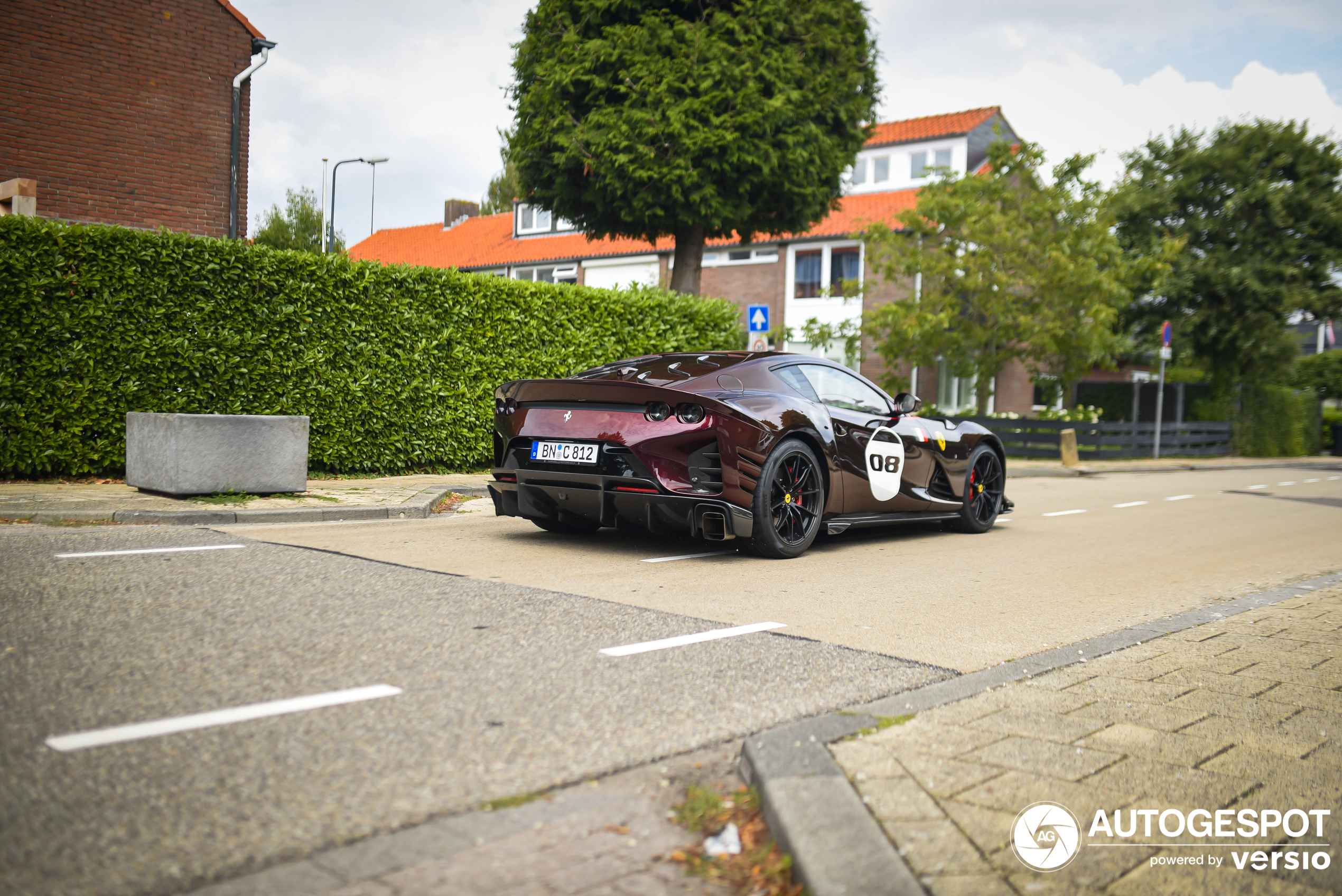 Ferrari 812 Competizione Cavalcade 10th Anniversary Edition is gespot