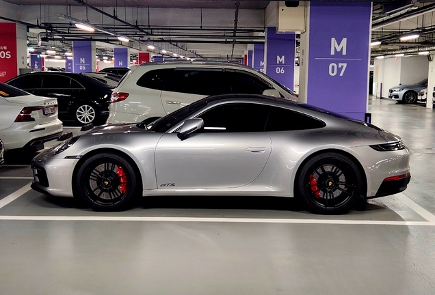 Porsche 992 Carrera 4 GTS