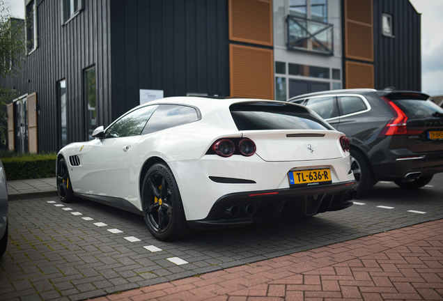 Ferrari GTC4Lusso T