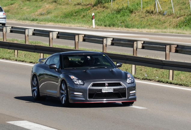 Nissan GT-R 2011