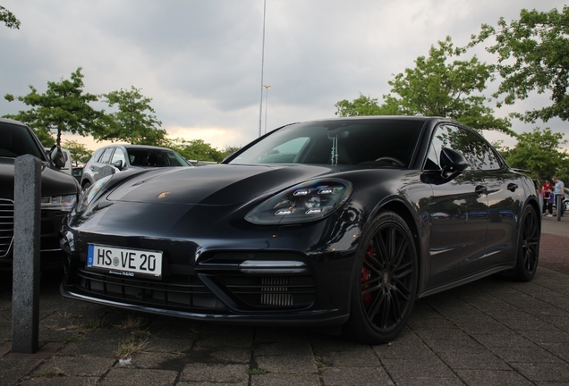 Porsche 971 Panamera Turbo