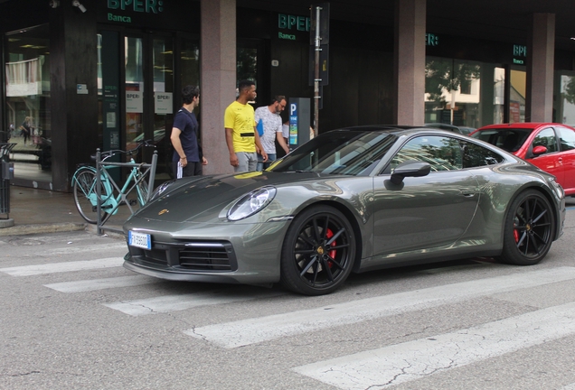 Porsche 992 Carrera 4S