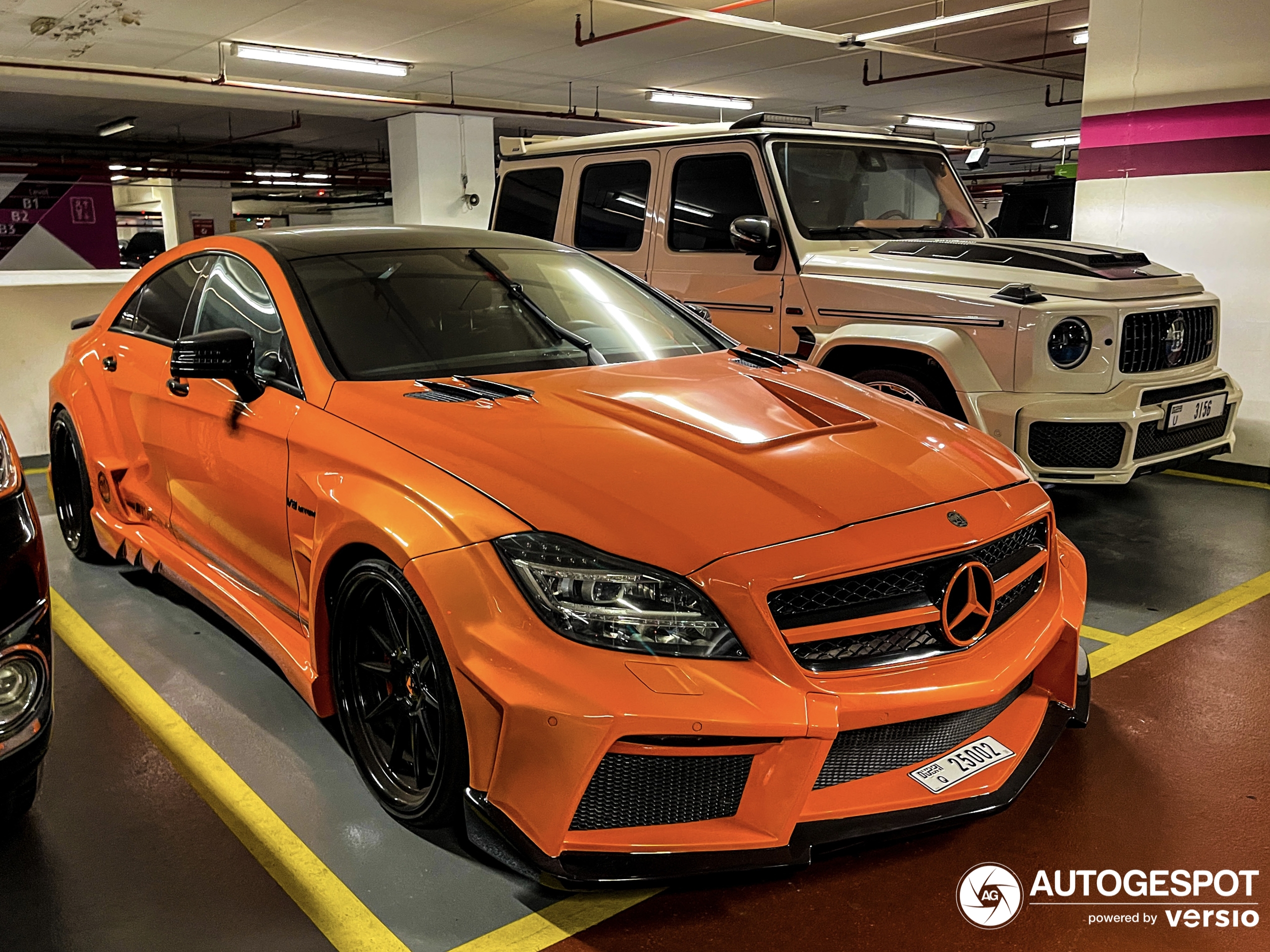 Oranje Mercedes CLS onder handen genomen door Japanse tuner