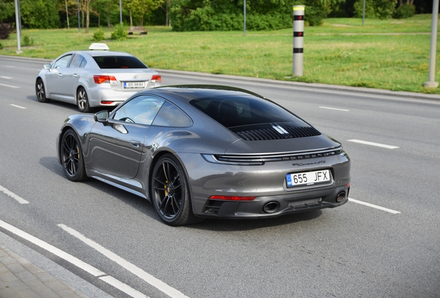 Porsche 992 Carrera 4 GTS