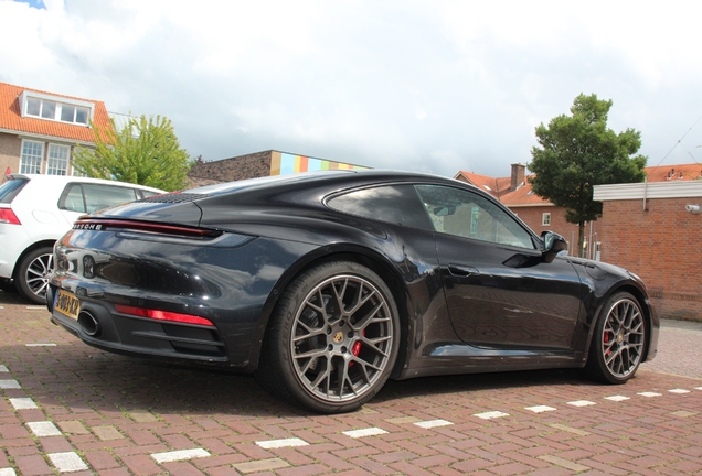 Porsche 992 Carrera 4S