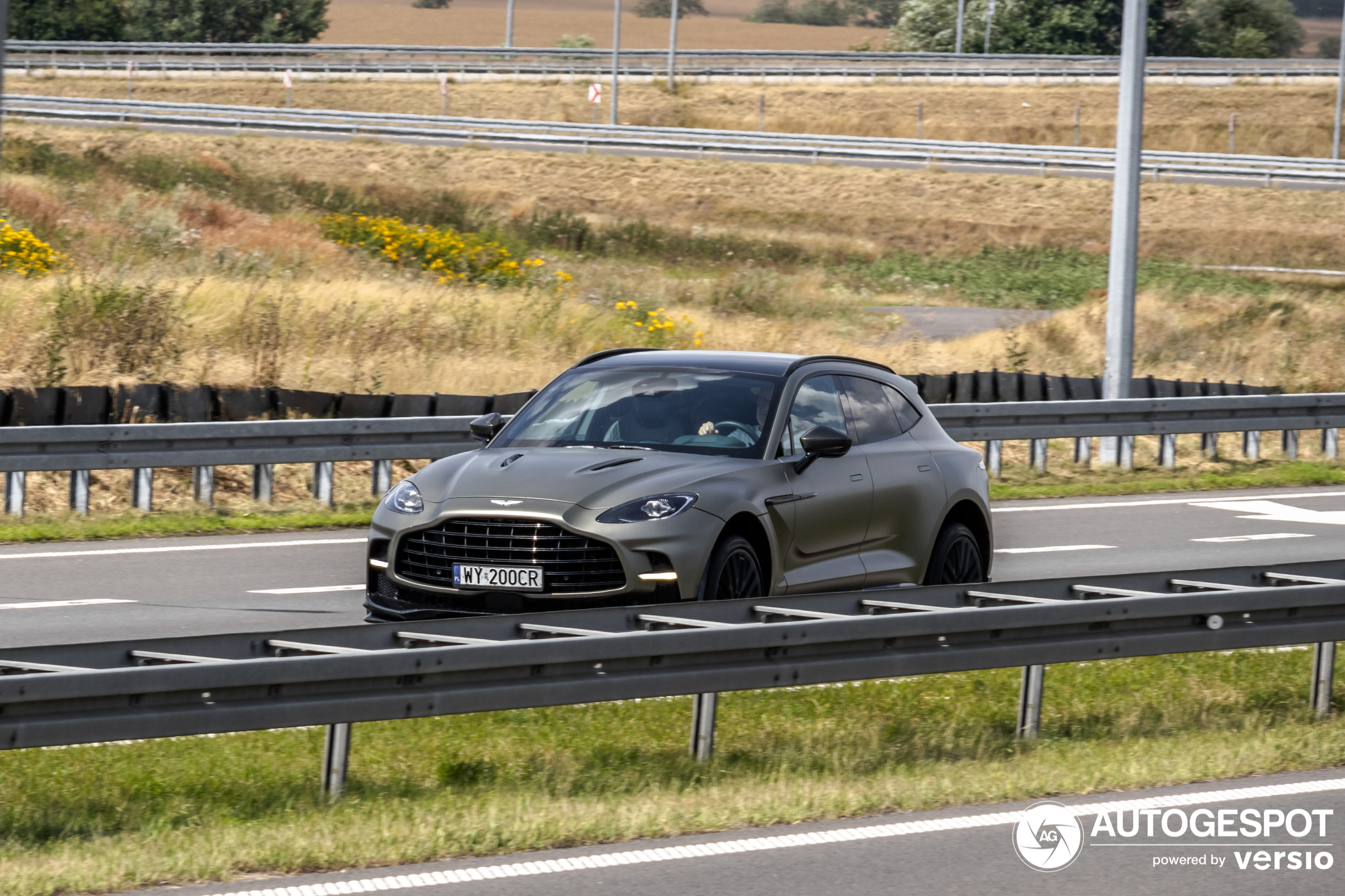 Aston Martin DBX707