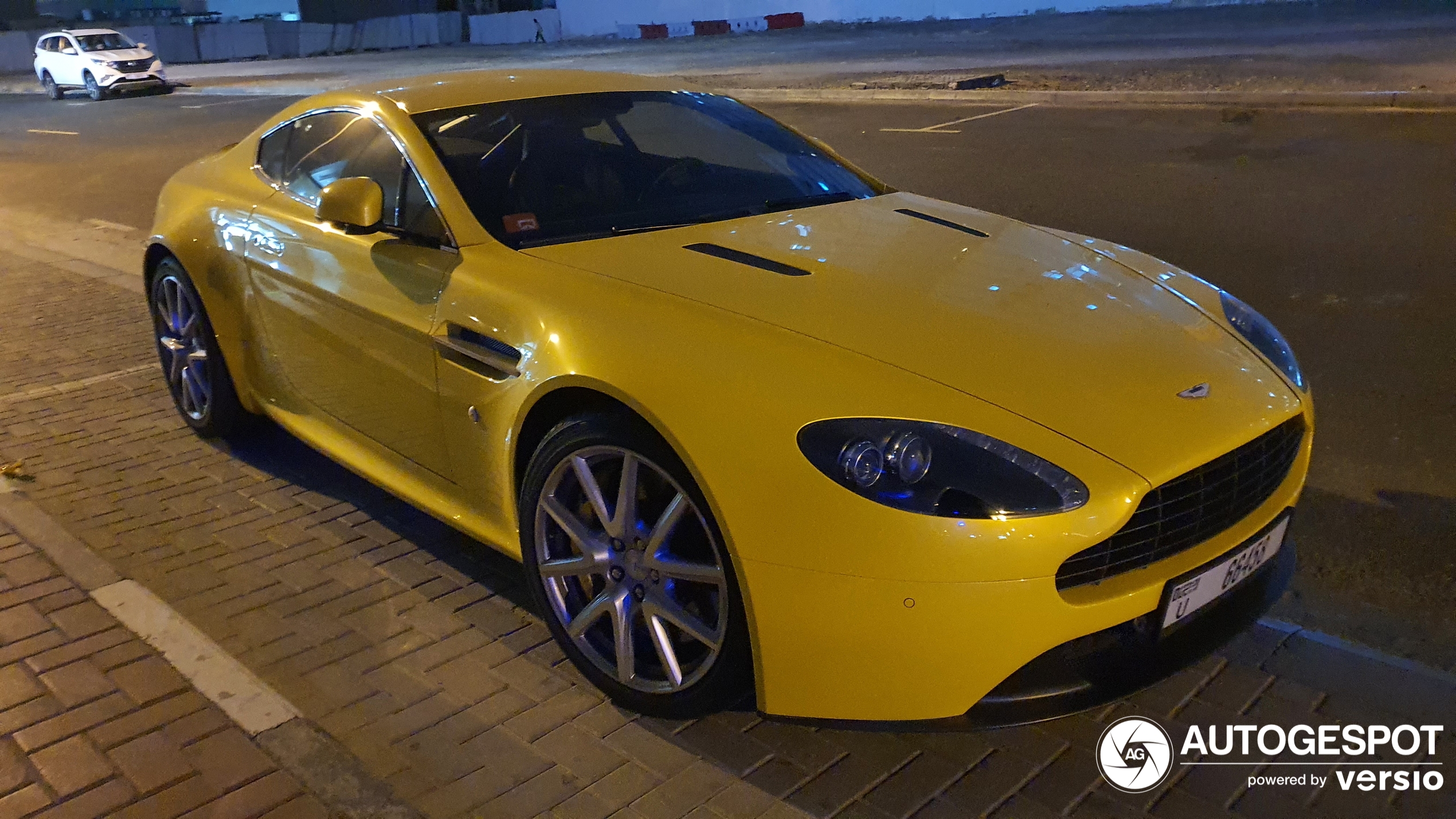 Aston Martin V8 Vantage 2012