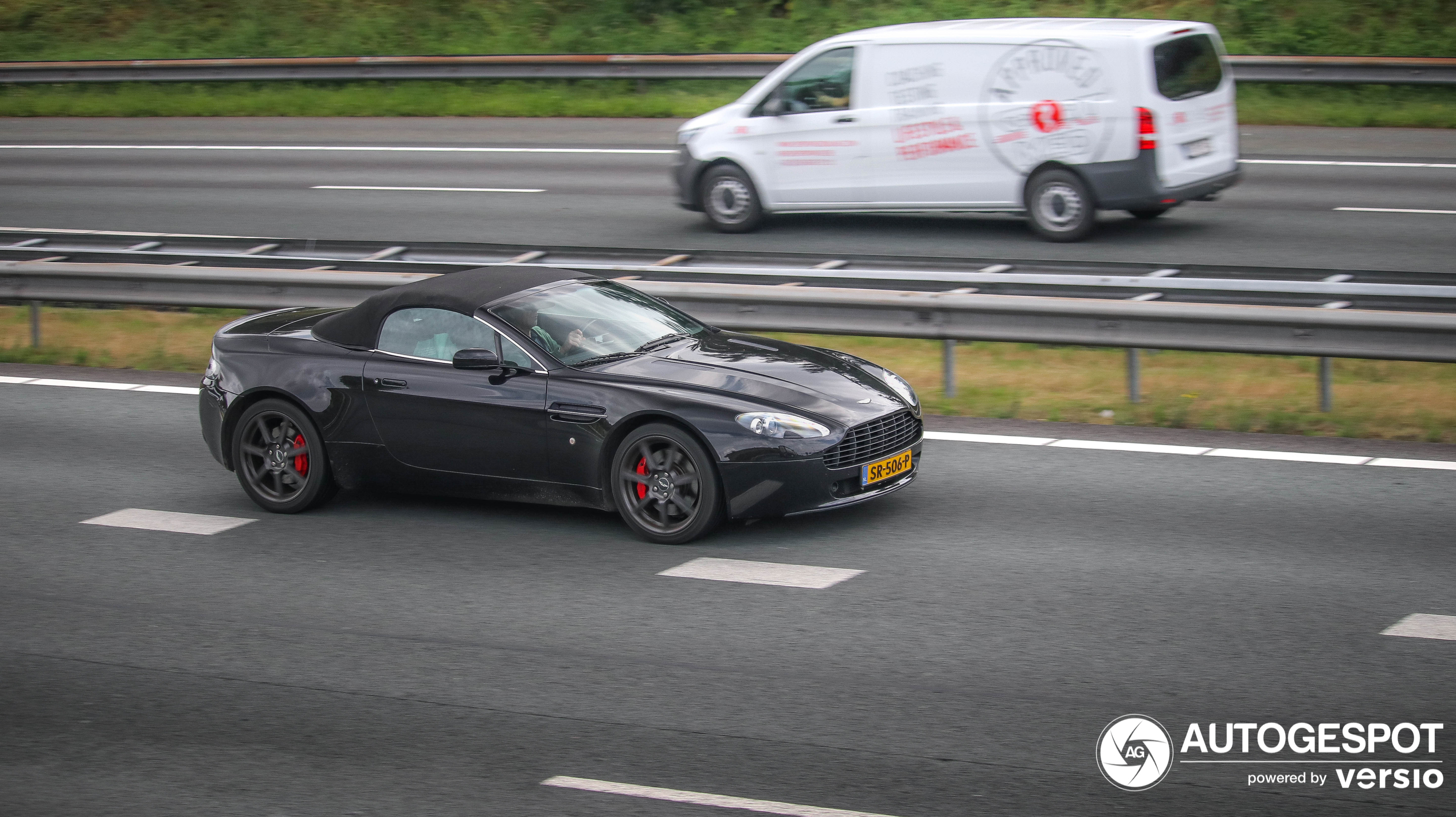 Aston Martin V8 Vantage Roadster