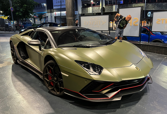 Lamborghini Aventador LP780-4 Ultimae Roadster