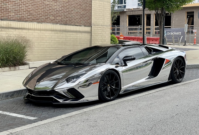 Lamborghini Aventador S LP740-4 Roadster