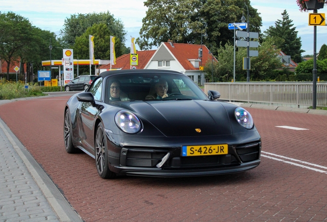 Porsche 992 Carrera 4 GTS Cabriolet