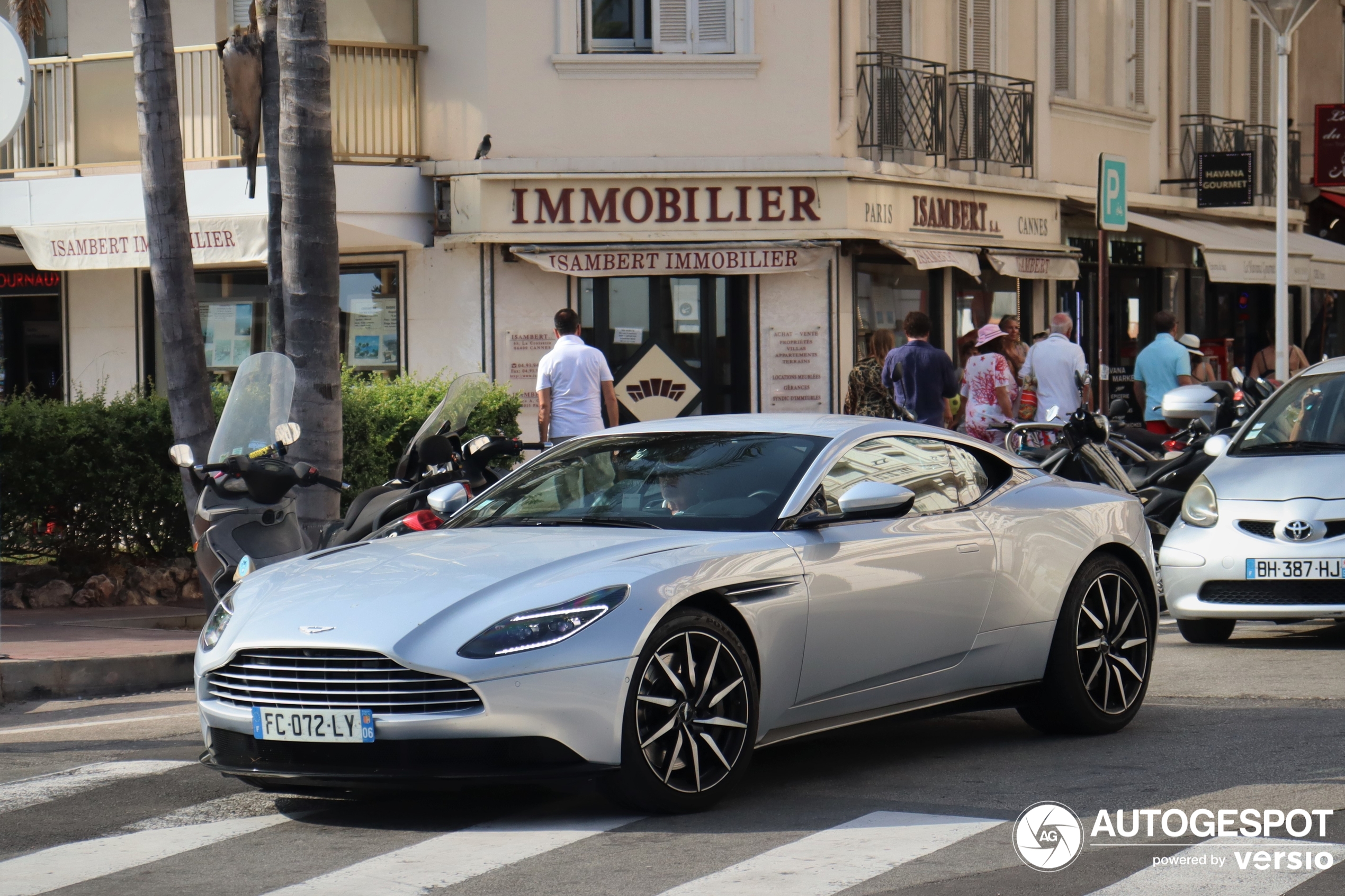 Aston Martin DB11 V8