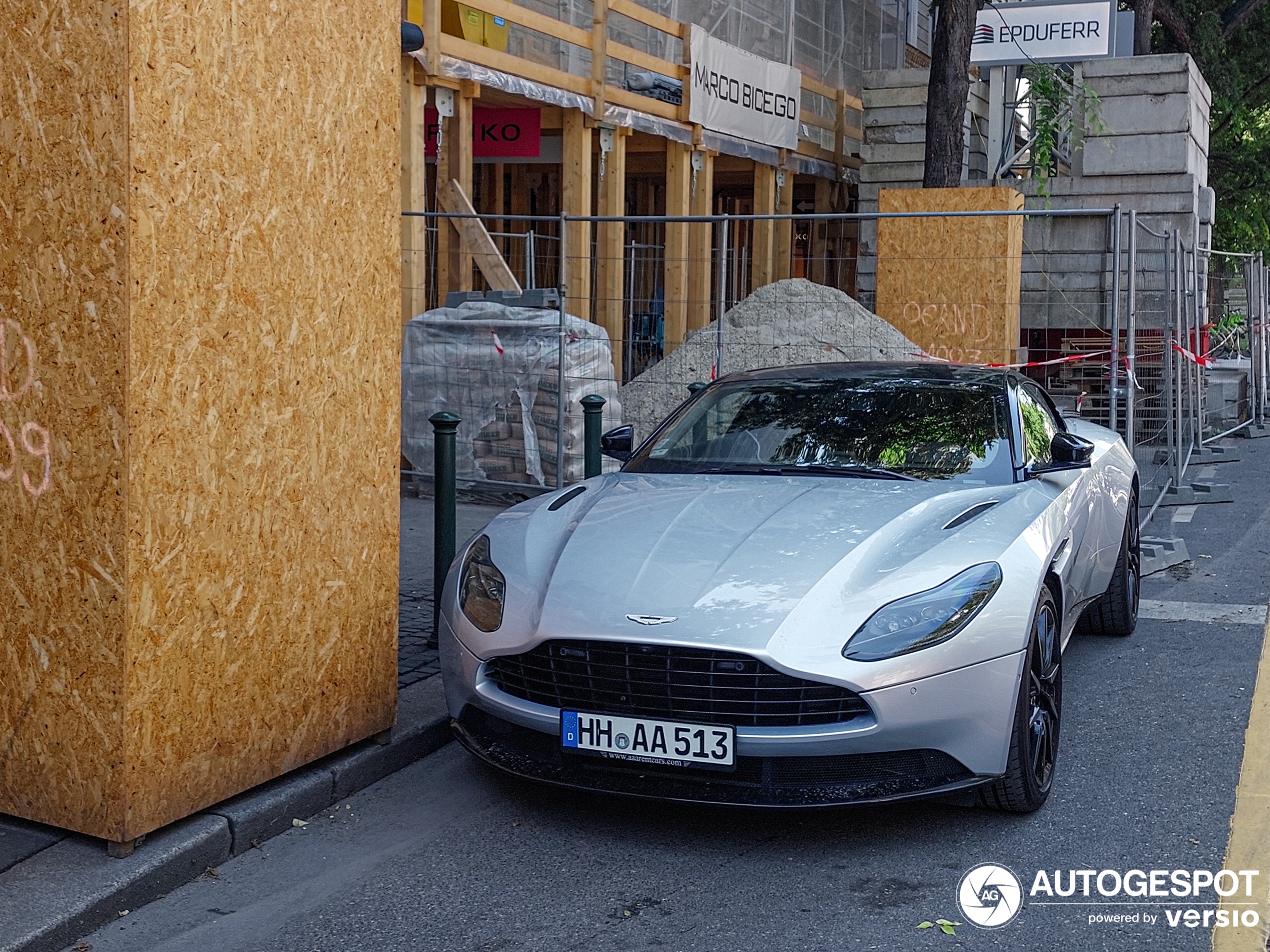 Aston Martin DB11 V8