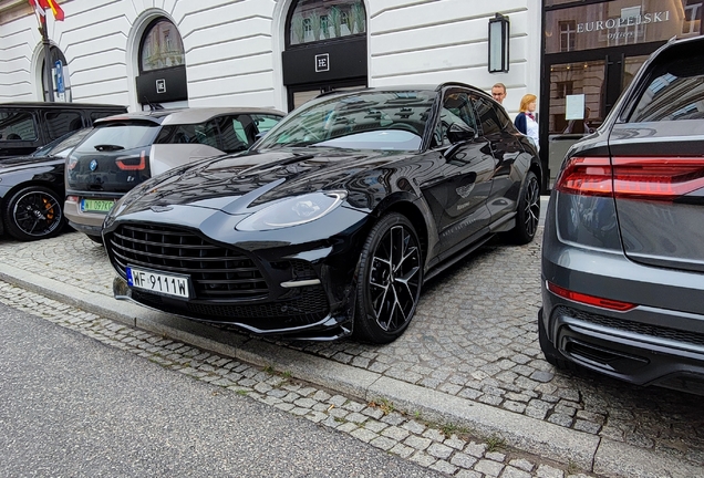 Aston Martin DBX707