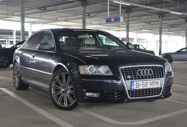 Audi S8 D3