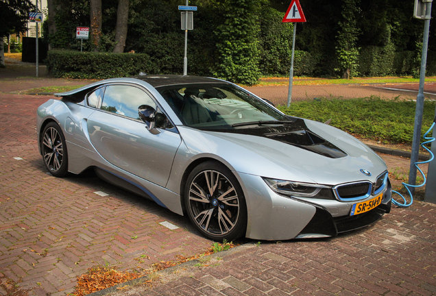 BMW i8