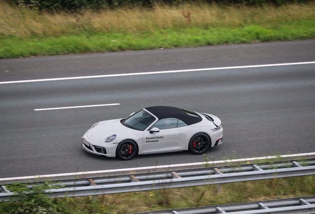 Porsche 992 Carrera 4S Cabriolet