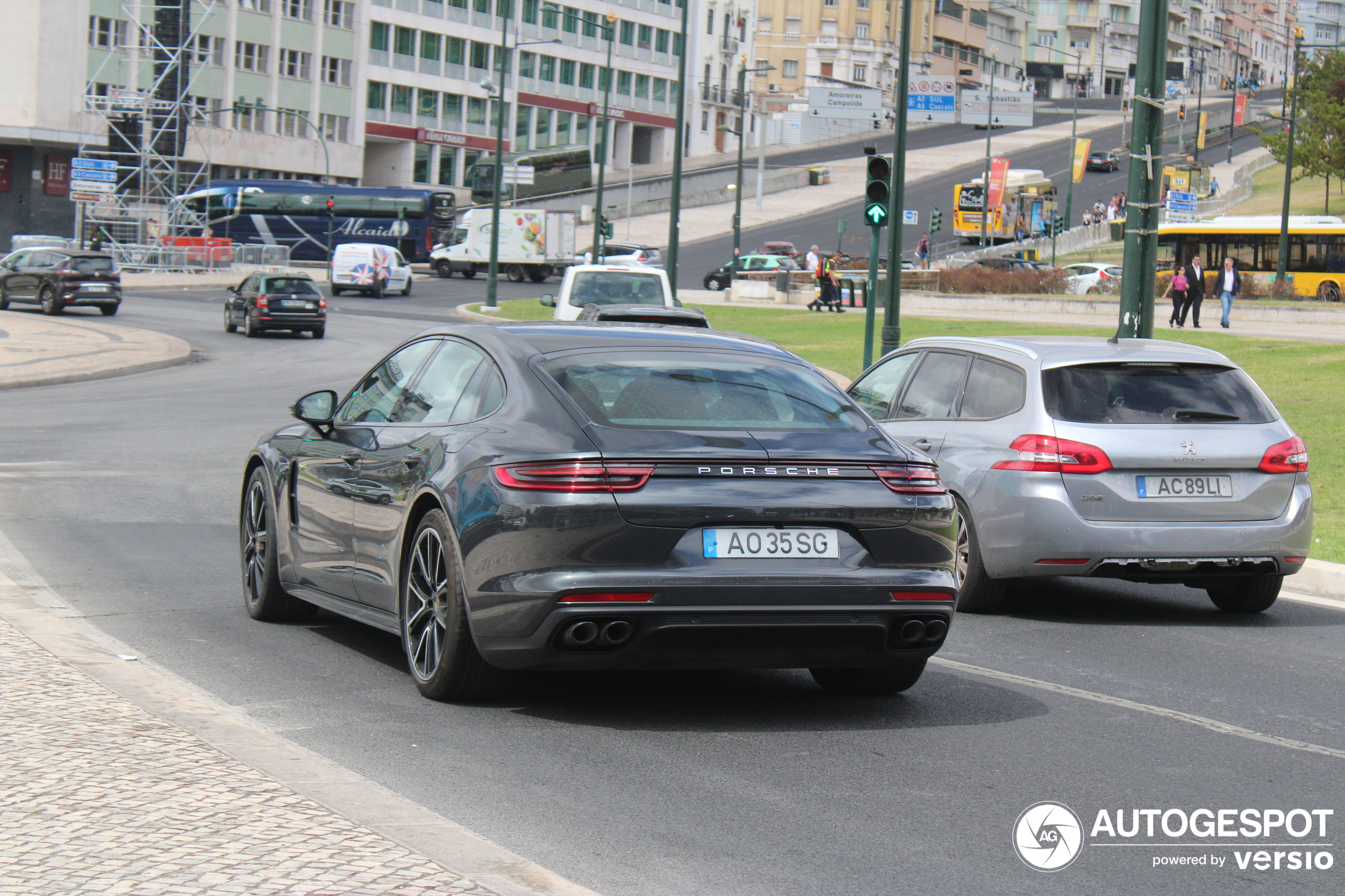 Porsche 971 Panamera Turbo S E-Hybrid