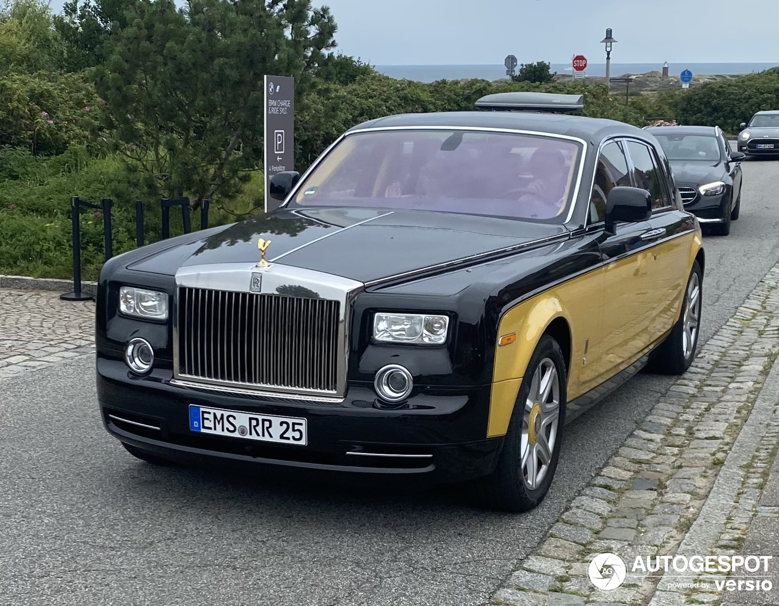 Rolls-Royce Phantom Baniyas Gold & Baniyas Black