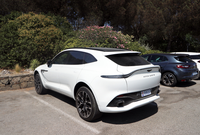 Aston Martin DBX