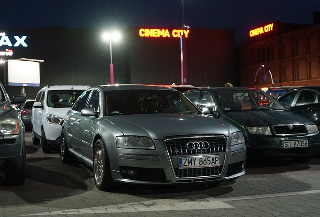 Audi S8 D3