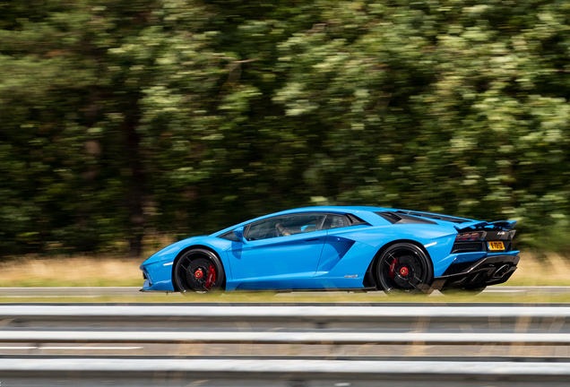 Lamborghini Aventador S LP740-4